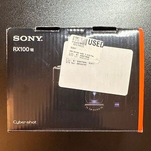 Sony Cyber-shot DSC-RX100M7 in Black